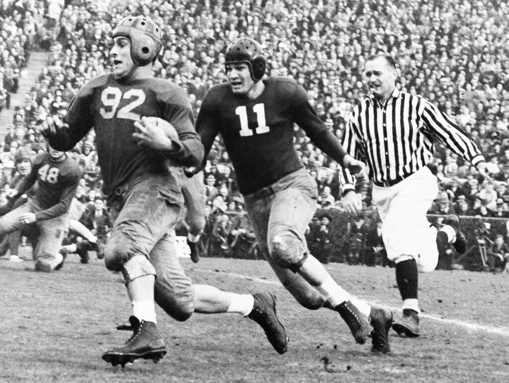 Halfback vic bottari california golden bears 1938.jpg