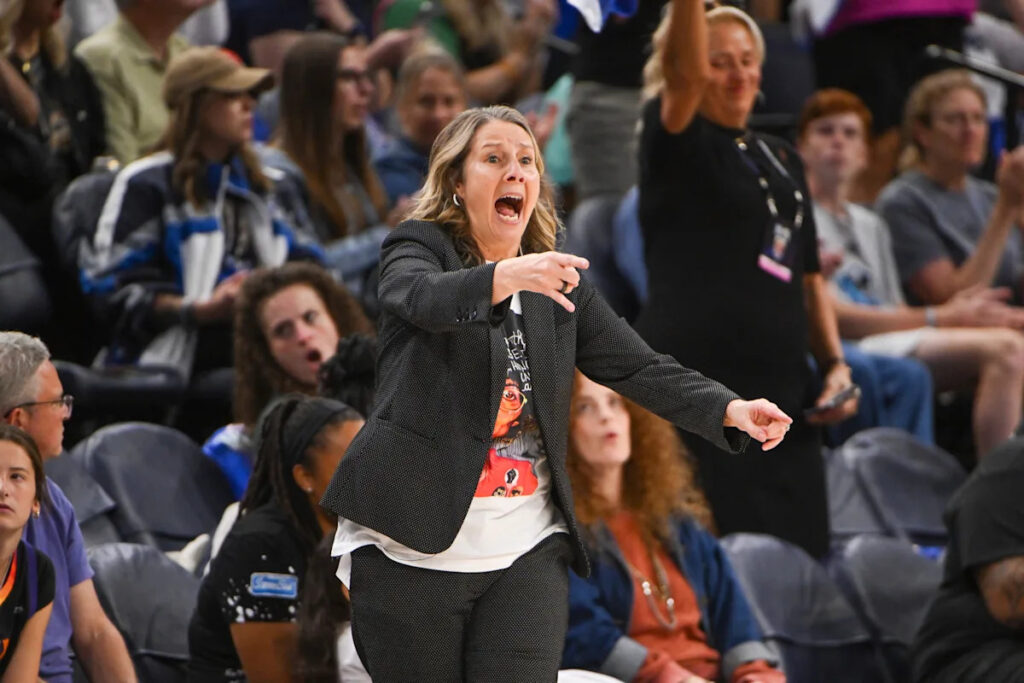 Lynx with a seeded lament the lyx losing their usual composure and a big lead to let Mercury attach the series Ad18e9a90726e99ab24fa434c2c16c24.jpeg