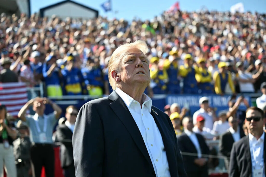 Trump swings near the Ryder Cup, absorbing the love of fans after having tried to take revenge on more of his enemies Ea28ec70a2c1d6f54c812cddbb809a18.jpeg