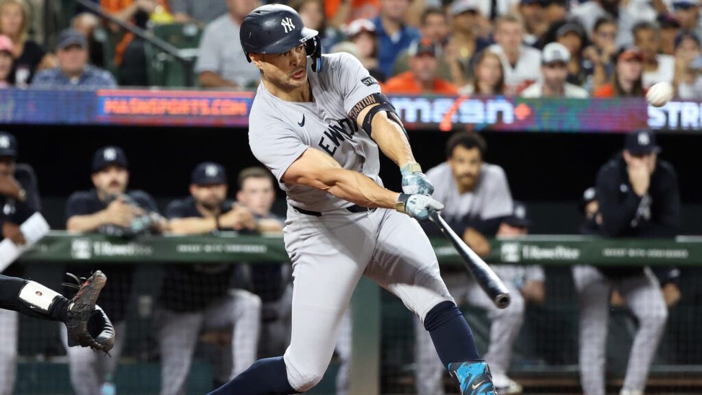 Giancarlo450homerclubnyybal9 20 25.jpg