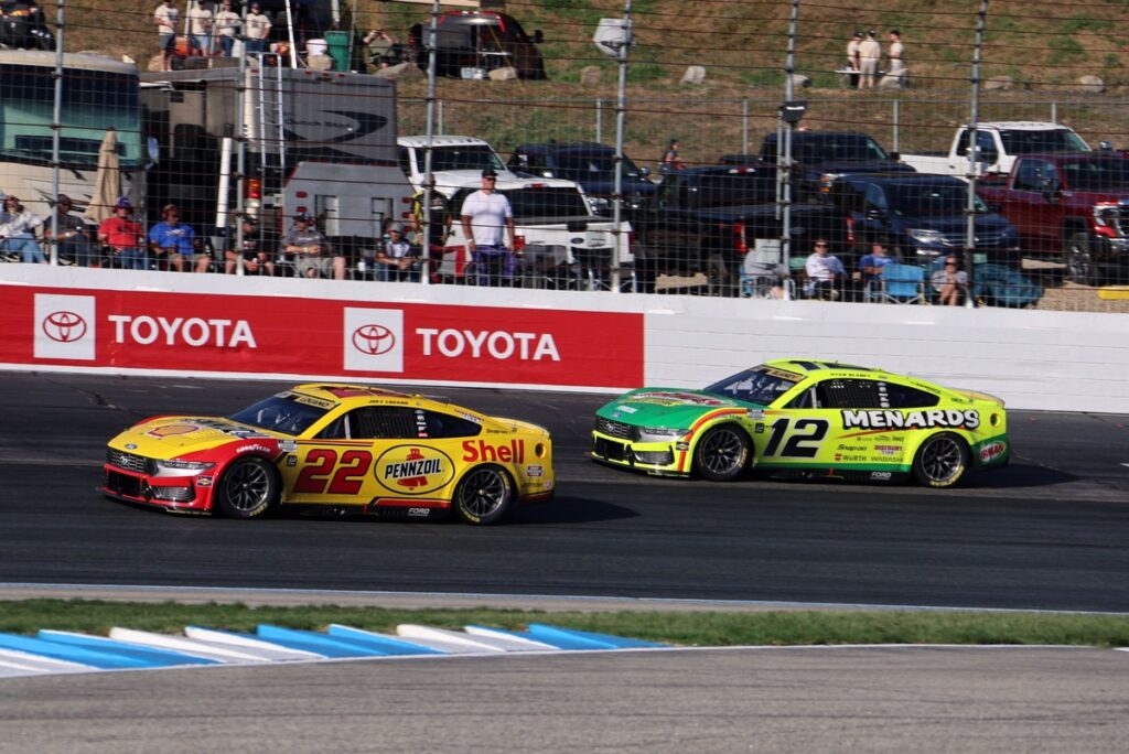 “ Here are the yellow cars ” while the Nascar qualifiers move to Loudon Joey logano team penske ford r 4.jpg