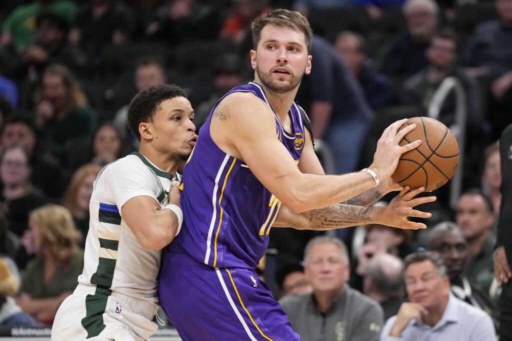 2025 11 16T034451Z 1601163807 MT1USATODAY27601303 RTRMADP 3 NBA LOS ANGELES LAKERS AT MILWAUKEE BUCK.jpeg