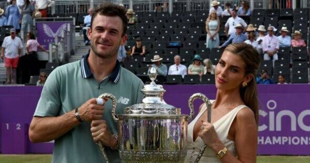 Tennis star proposes to WAG who stunned at Wimbledon warm-up – Tennis – Sports 401157.jpg