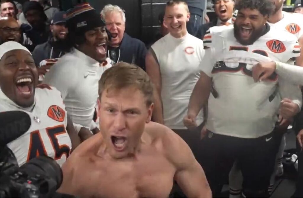 Ben Johnson goes shirtless after Bears beat Eagles; Wieners Circle now owes free hot dogs to the city of Chicago 6af72640 ccbe 11f0 bade 0c6088ae8b8b.jpeg