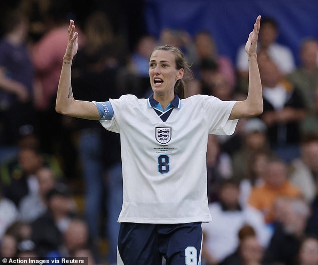 85918927 13512723 Jill Scott was frustrated after missing a big chance to put Engl a 2 1718091816437.jpeg