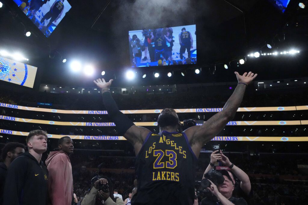 Lebron James Los Angeles Lakers 2025 season debut 2025 11 19 14 02 57.jpg
