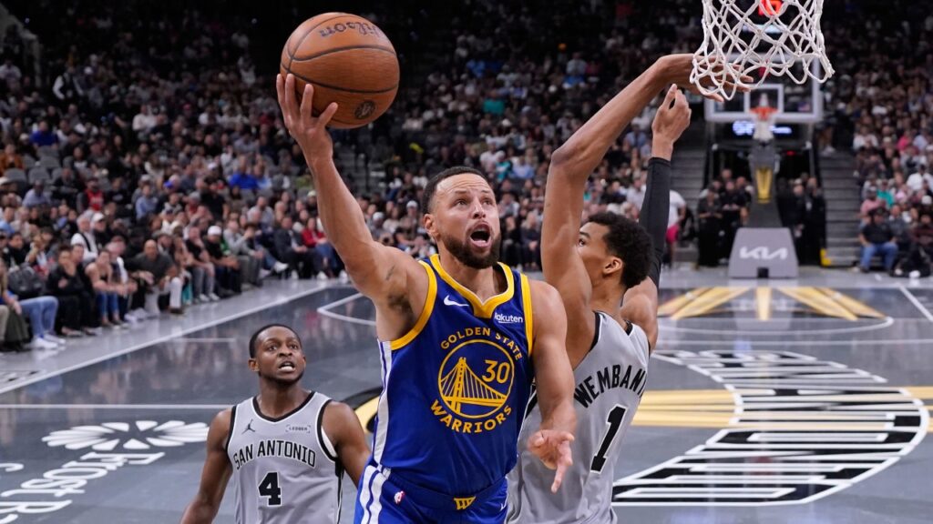 Curry scores season-high 49 points as Warriors beat Spurs in NBA Cup Spurs and Warriors 1.jpg