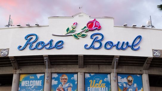 A (possible) Rose Bowl farewell ends in disaster, fans recall Pasadena memories D6d0edd439993acc726993fd53e3fb6f.jpeg