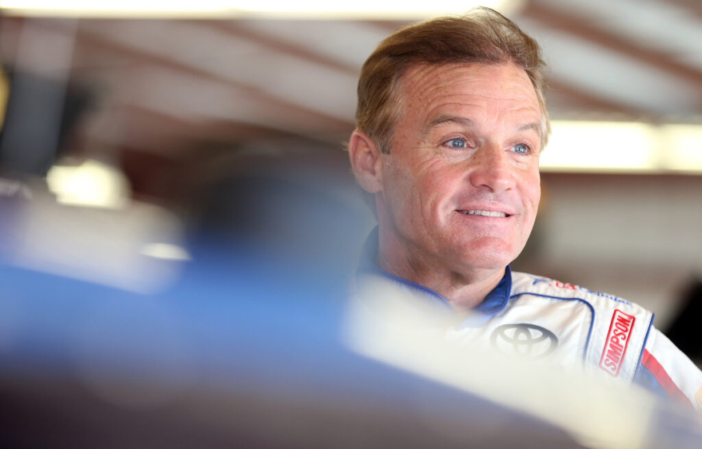 Kenny Wallace Makes a Request to Every NASCAR Fan 1e0580cf59e7b4d5507b690d31526bd8.jpeg