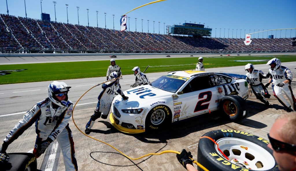 No getting around the issue: Controversial side skirts on NASCAR’s radar 377ef1d1 Keselowskipitstop.jpg