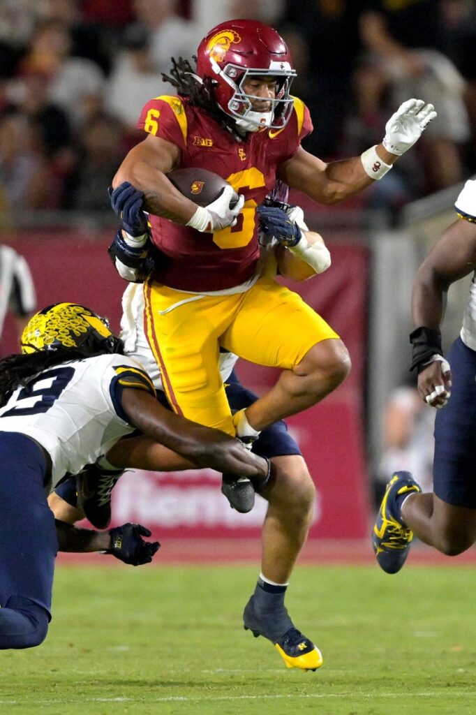 Makai Lemon becomes second USC receiver to win Biletnikoff Award 5dc7ad6c2d36506aad053730670779cb.jpeg