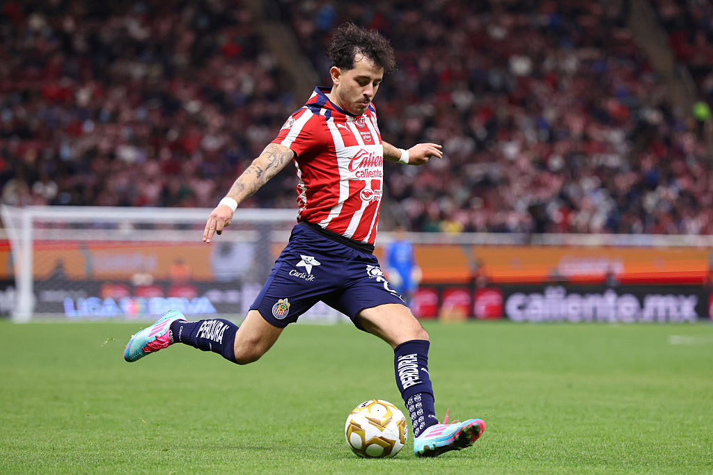 Blockbuster Chivas and Pumas swap reportedly planning 787f773a96a48c85eb17c90ea7afd174.jpeg