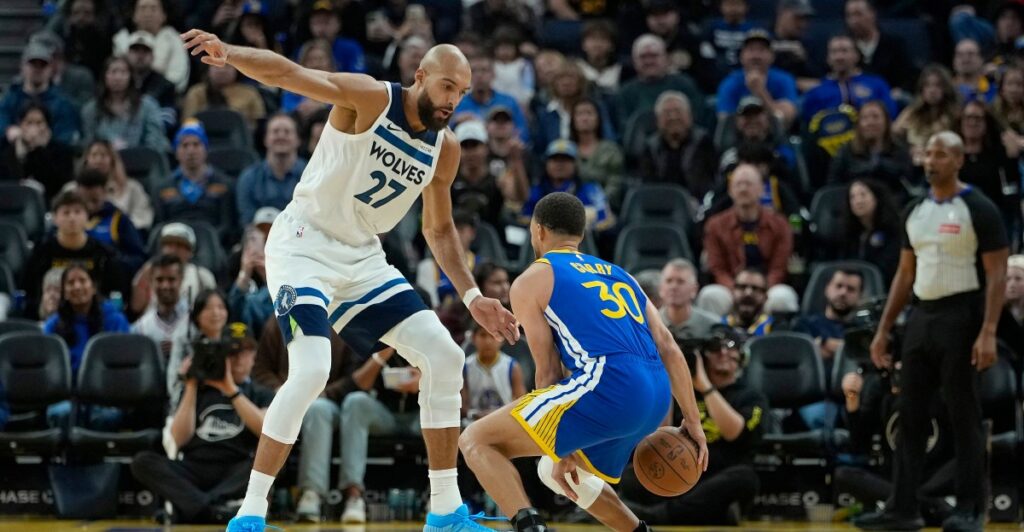 NBA Scores: Steph Curry returns as Warriors fall to Timberwolves Gettyimages 2251665113.jpg