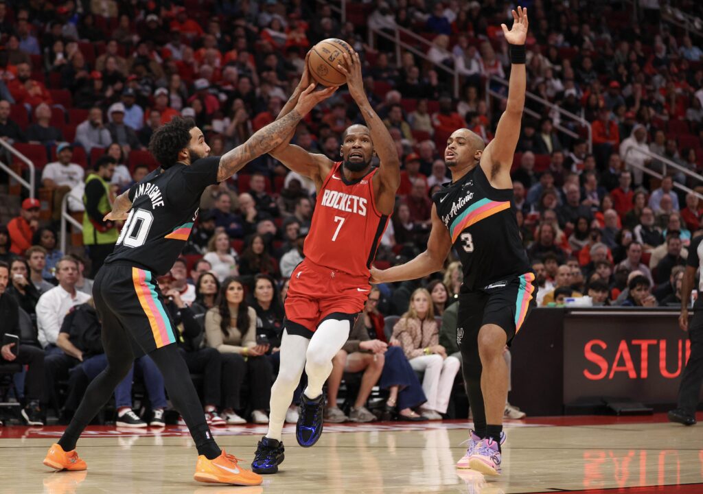 2026 01 21T030231Z 1851593067 MT1USATODAY28048811 RTRMADP 3 NBA SAN ANTONIO SPURS AT HOUSTON ROCKETS.jpeg