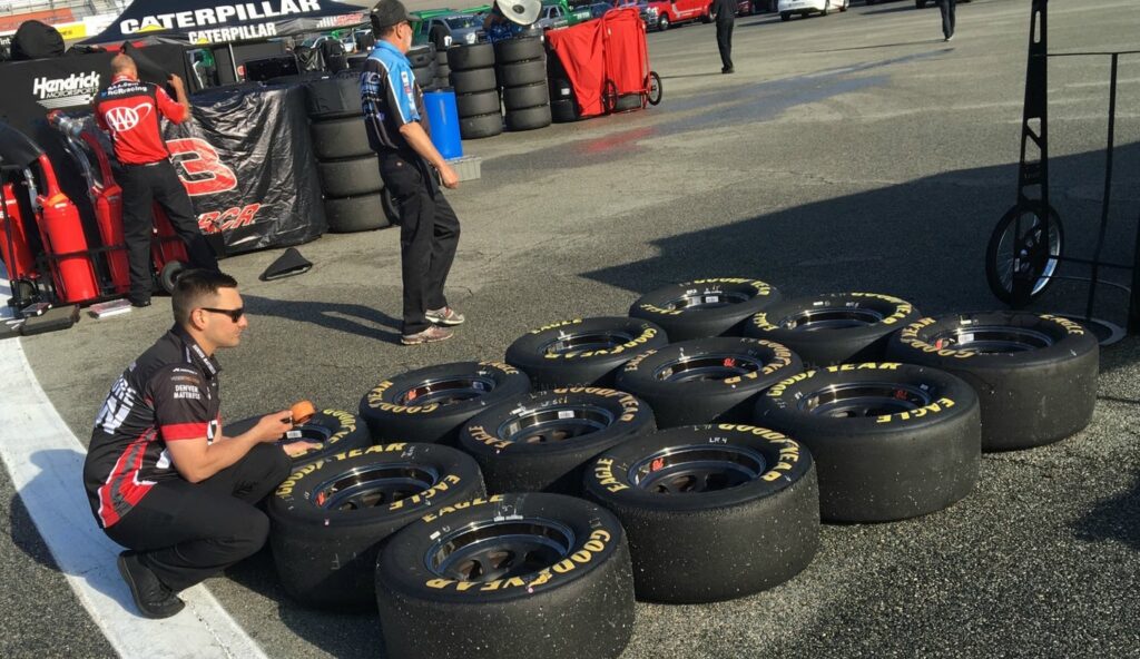 6eb5f90e 042516 nascar lugnuts tires pi.jpg