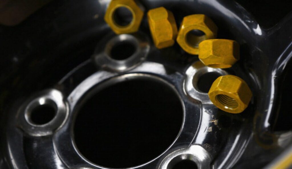 969227ab 042216 nascar Lug Nuts20copy.jpg