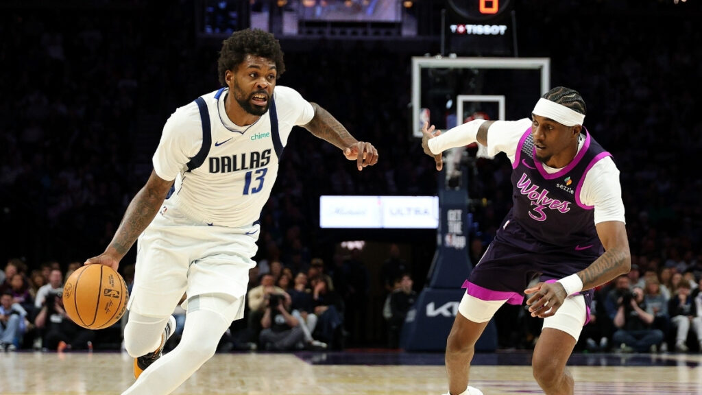 Naji marshall dallas mavericks vs minnesota timberwolves drive target center.jpg
